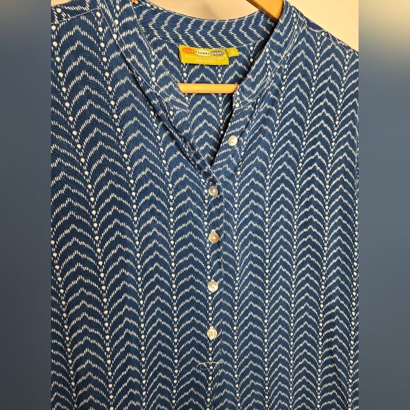 ROCK FLOWER PAPER Blue and White Patterned Womens Top 3 Quarter Length Sleeves - Picture 3 of 8